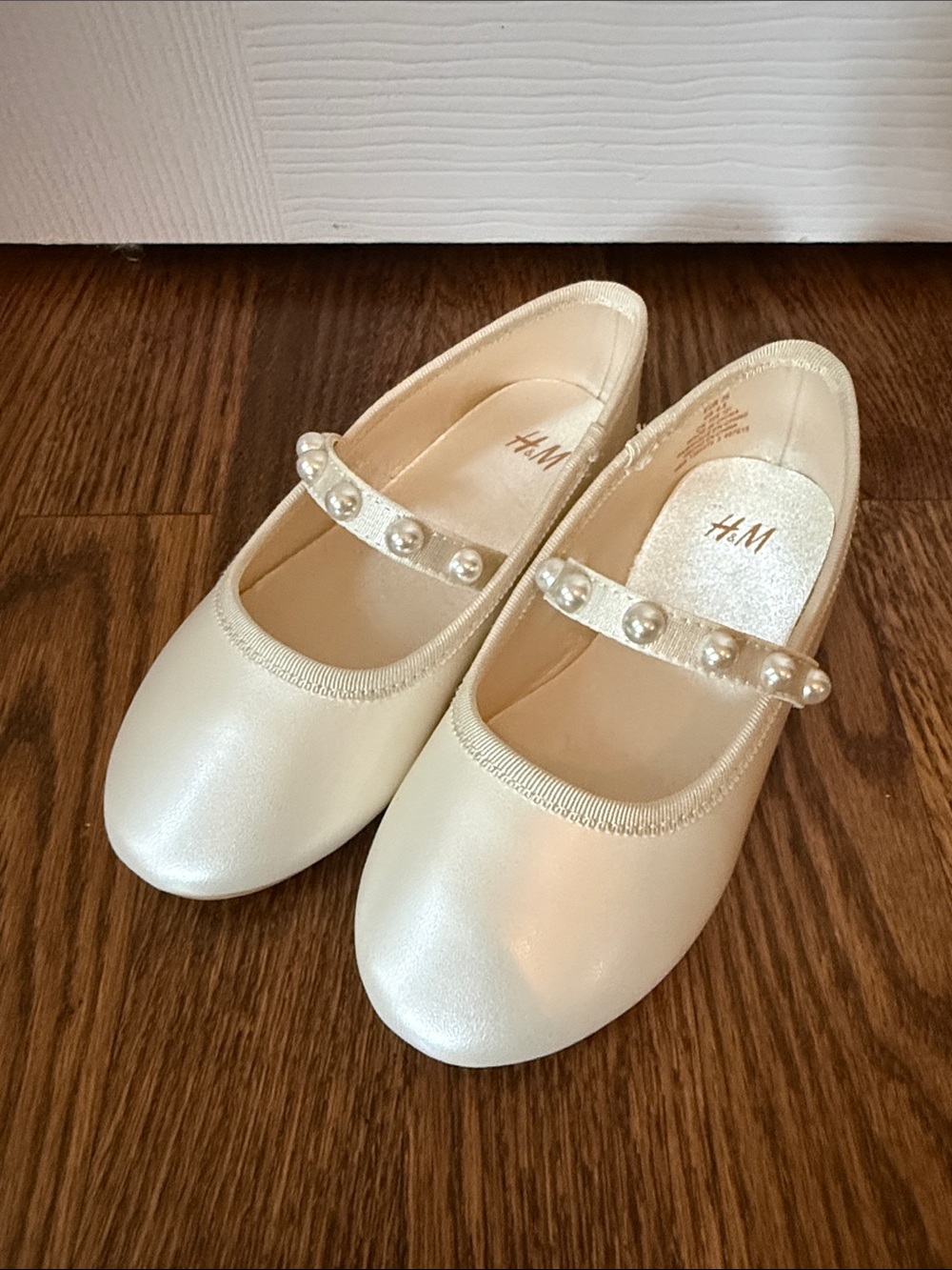 NWOT H&M Girls Pearl-Strap Ivory Dress Flats